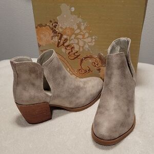 Very G Reagan Ankle Boots, NIB